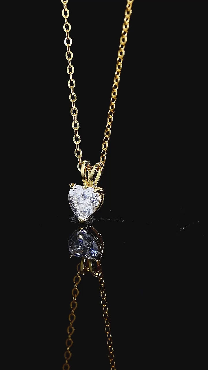 Collar de corazón con diamantes y moissanita de oro de 1 ct sobre plata